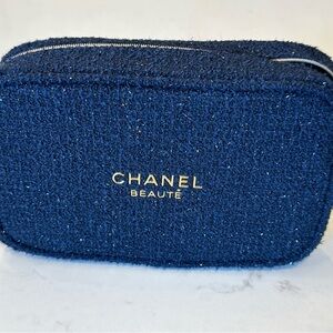 CHANEL Beauté Midnight Blue Tweed Pouch